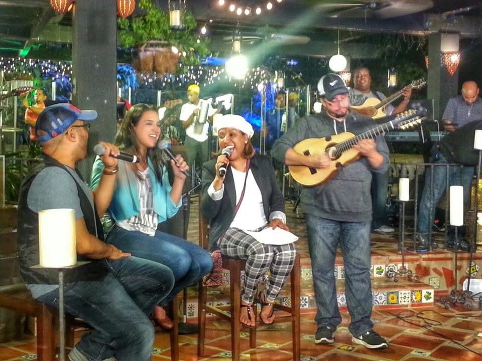 Quique Domenech — Performing with Sonido Tré
